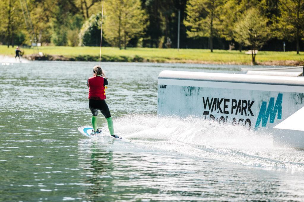 Wakeboard Anfänger auf dem Wasser